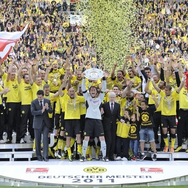 Evonik und Borussia Dortmund sind eine Traumkombination in der Fußball-Bundesliga. Als Hauptsponsor stehen wir seit der Saison 2007/08 mit großer Leidenschaft hinter dem BVB.