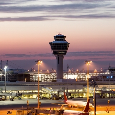 Der Flughafen München ist eine Erfolgsgeschichte seit mehr als 20 Jahren. Dynamisches Wachstum, starke Partnerschaften, Innovationen: Das M ist einzigartig, als Flughafen, als Unternehmen und als Arbeitgeber. Werden auch Sie ein Teil der Erfolgsgeschichte und gestalten Sie mit uns zusammen die Zukunft.