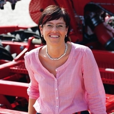 „Meine Kollegen sind immer da, wenn man sie braucht. Wir sind ein Team, in dem Arbeiten einfach
Spaß macht!“
Heike Wolf, Marketing