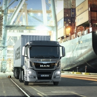 Der MAN Truck im Einsatz am Hafen.