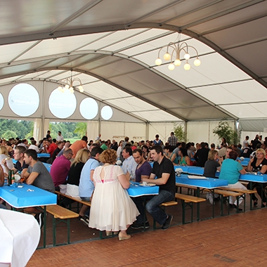 Bei unserem jährlichen ERNI Sommerfest können sich die Kollegen und Kolleginnen aus allen Abteilungen besser kennenlernen.