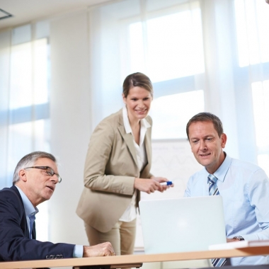 IT-Dienstleistungen mit einem Lächeln im Gesicht anbieten gelingt nur, wenn sich unsere Mitarbeiterinnen und Mitarbeiter bei uns wohl fühlen und Spaß an der Arbeit haben.