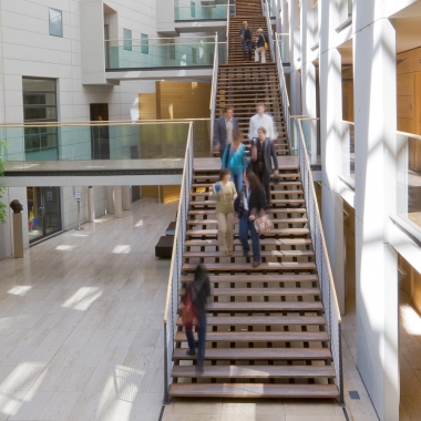 Im Foyer der Generalverwaltung; © MPG