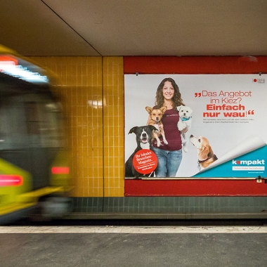 Im September 2015 startet die "Kiezgrößen"-Werbekampagne von kompakt. Unser lokales Branchen-Magazin ist auf Großflächenplakaten an S- und U-Bahnhöfen und auf Megalights im Berliner Stadtbild sichtbar. Haben Sie auch Plakate in Ihrem Stadtteil entdeckt?