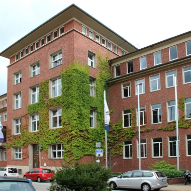 Neben unserer Zentrale in Kiel sind wir mit zwölf Büros in Schleswig-Holstein vertreten.