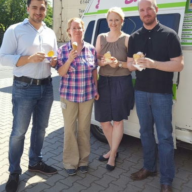 An besonders heißen Tagen laden wir alle Kollegen gerne mal auf ein Eis ein