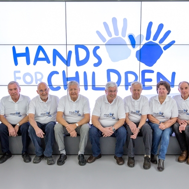 IKA Hilfsprojekt "Hands for Children" unterstützt benachteiligte Kinder. Bisher konnten durch das Engagement von IKA-Ruheständlern mehr als 720.000 Euro gespendet werden.