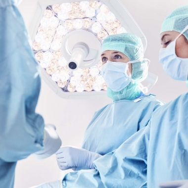 Wir erhöhen die Sicherheit und Effizienz im und rund um den OP mit maßgeschneiderten Trays