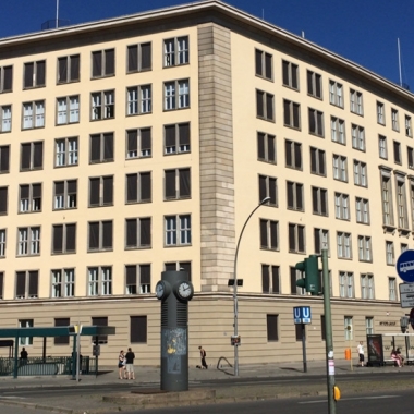 Außenansicht unserer Zentrale am Kleistpark in Berlin-Schöneberg