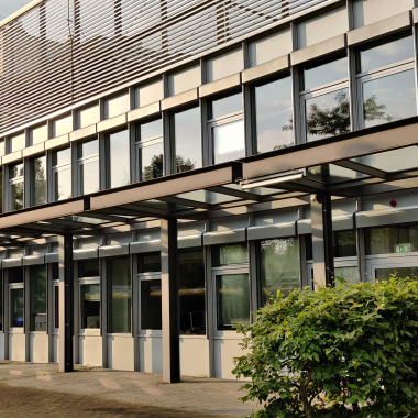 Außenansicht Gebäude in Hannover auf dem Campus der Finanz Informatik