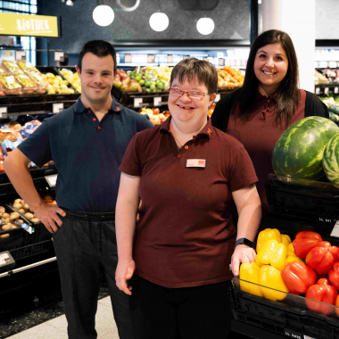 Mit dem Projekt lebensM werden Menschen mit Beeinträchtigung durch Trainingsmöglichkeiten am Standort in Mötz für die Arbeit in regulären MPreis-Filialen vorbereitet.