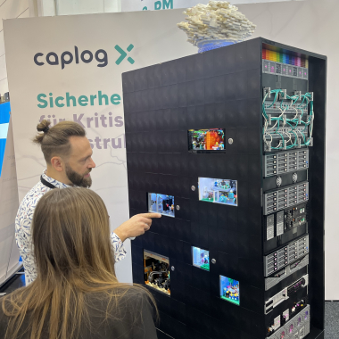 Lego-Serverrack auf der E-world energy & water 2025 in Essen
