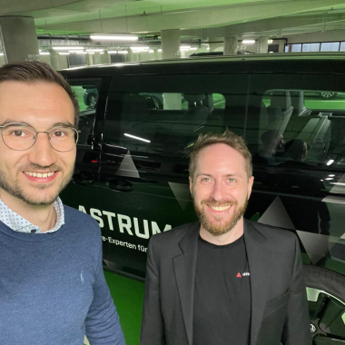 Mit dem ASTRUM IT gebrandeten ID.BUZZ unterwegs zur Messe