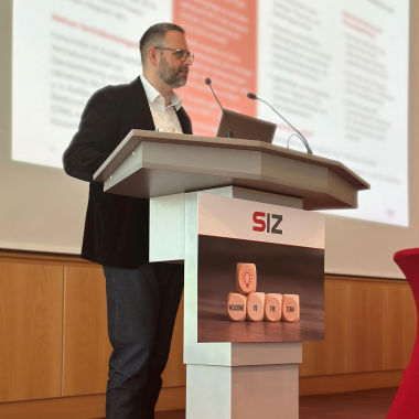 SIZ Geschäftsführer Jens Bartelt begrüßt 60 neue Mitarbeitende bei WelcomeDays