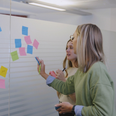 Persönliche und fachliche Weiterentwicklung durch Schulungen und Trainings.