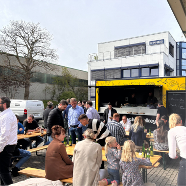 Montaliches After-Work auf dem Hof der Frings