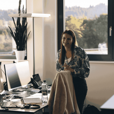 Austausch im modernen Büro