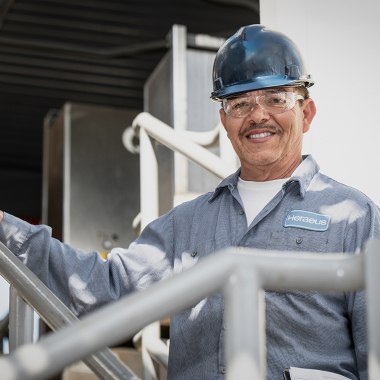 In großen Industrieanlagen sind wir zu Hause -  wie bei Heraeus Precious Metals im amerikanischen Santa Fe Springs.