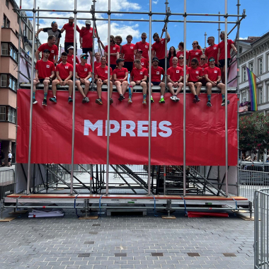 30 motivierte MPREIS-Mitarbeiterinnen und Mitarbeiter hatten die Gelegenheit beim Innsbruckathlon ihre athletischen Fähigkeiten unter Beweis zu stellen.