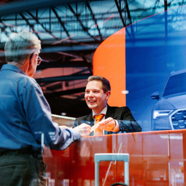 Rental Sales Agent am Counter