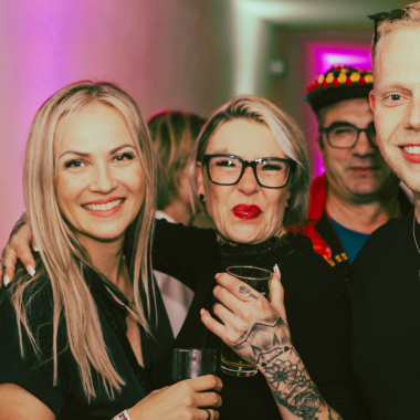 EIn mega Mitarbeitendenevent -gutes Essen, viel Fun, Live-Band, Top-DJ und Party!