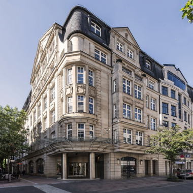 Guude, Frankfurt! Unweit unseres Headquarters in Darmstadt befindet sich unser Frankfurter Büro direkt im Herzen der Innenstadt. Dieser Standort dient als Ort der Begegnung und bietet genügend Platz...