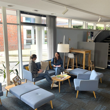 Gemütliche Sitzgelegenheiten