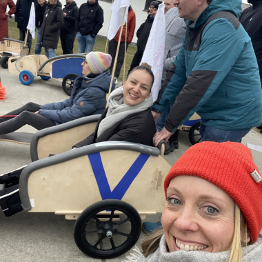 Babsi, Marie und Ines kurz vorm Start beim Seifenkistenrennen
