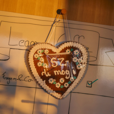 Gemeinsam relevant zu sein, bedeutet für uns, nicht nur durch unser Tun Sinn zu vermitteln. Es heißt auch, jedem Mitarbeitenden einen Sinn zu geben, in dem, was er für uns tut.