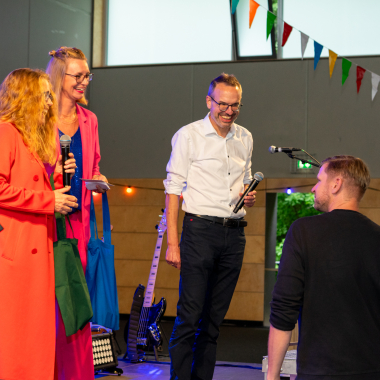 Die Verlosung attraktiver Geldpreise im Rahmen eines Mitarbeiterempfehlungsprogramms war einer der Höhepunkte.