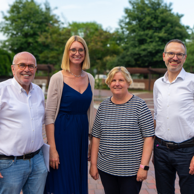 Engagierter Besuch von Behindertenbeauftragter Claudia Middendorf im Rahmen der Veranstaltungsreihe "Nah am Menschen - Job mit Sinn" (v. l. n. r. Walter Kern, Maike Krüger, Claudia Middendorf, Falko ...
