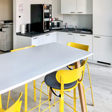 Küche mit Sitzmöglichkeit