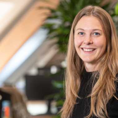 Lerne unsere Mitarbeitenden kennen. Das ist Bettina Product Owner.