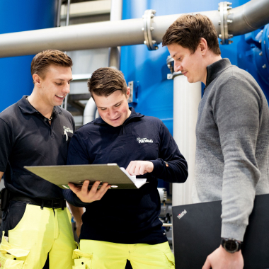 Wir erneuern kontinuierlich unsere Netzinfrastruktur, schützen unsere Wasserschutzgebiete gegen Schadstoffeinträge, sichern neue Trinkwassergewinnungsgebiete sowie Brunnen und investieren in den Hochwasserschutz unserer bestehenden Gewinnungsanlagen.