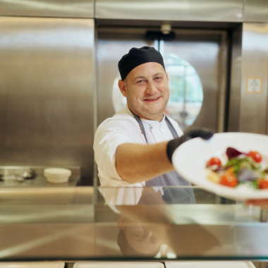 An größeren R+V-Standorten bieten wir dir subventionierte, gesunde und leckere Mittagsgerichte