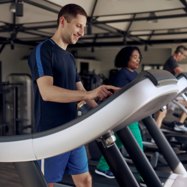 Wohlbefinden & Gesundheit sind essentieller denn je. Wir unterstützen dich dabei u.a. durch verschiedene Sportgruppen, teils eigene Fitnessstudios und den EGYM Wellpass.