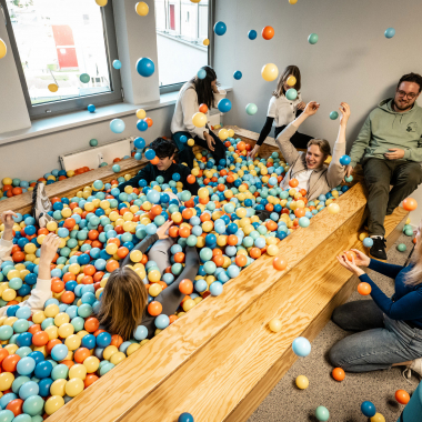 Youngstars im Bällebad